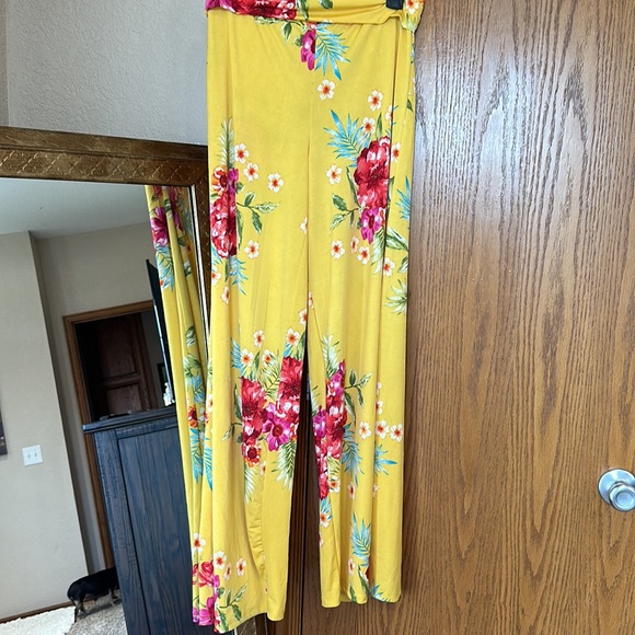 PRETTY YOUNG THING - Picture 2 of 3